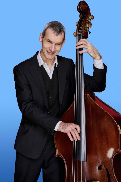 Dominic Girard, contrebasse